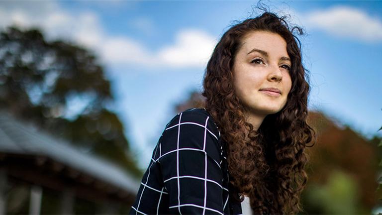 Portrait of MIT student who is earning degrees in Political Science and Mechanical Engineering 