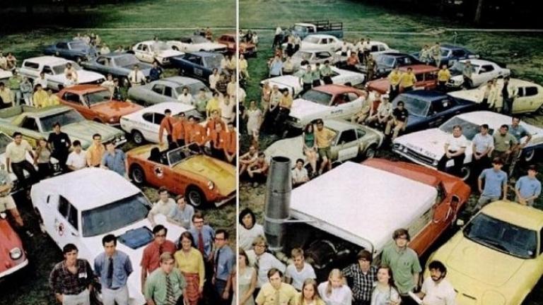 Before setting off on their six-day-long cross country race, participants of the Clean Air Car Race gathered on MIT’s Killian Court for a photo-op.