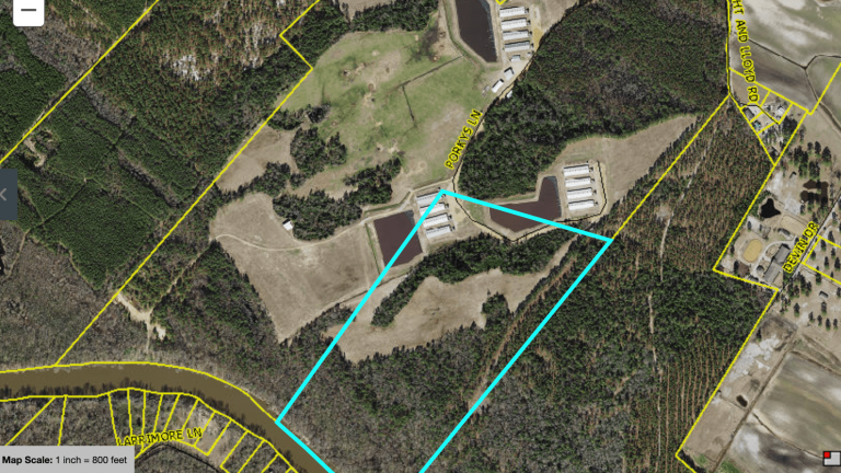 Screenshot from the Bladen County Tax Assessor website shows two parcels of land: One 261 acre parcel was purchased by Kinlaw Farms LLC in 1998, the other 34 acre plot (outlined in blue) was purchased by Billy Kinlaw in 1994.