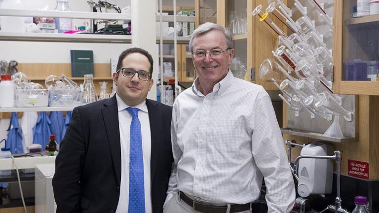 Sahag Voskian SM ’15, PhD ’19 (left) and Professor T. Alan Hatton have developed an electrochemical cell that can capture and release carbon dioxide with just a small change in voltage.