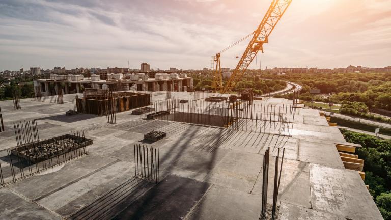 By lowering concrete’s production emissions and using it in innovative ways, it’s possible to significantly cut the emissions of buildings and pavements in the United States.