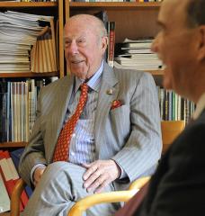 George Shultz (left) and Robert Armstrong at a March 2013 meeting in Washington, where MIT and Stanford University's Hoover Institution held a workshop on game-changing technologies to achieve sustained economic growth and address energy and climate challenges.