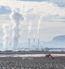 a solar plant being installed in front of Huntington Power Plant in Emory County, Utah