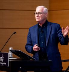 At the MIT Energy Initiative’s Earth Day Colloquium, Massachusetts state Senator Mike Barrett discussed Massachusetts’s ambitious 2030 goals for cutting carbon dioxide emissions and the challenges the state has faced in meeting those goals. 